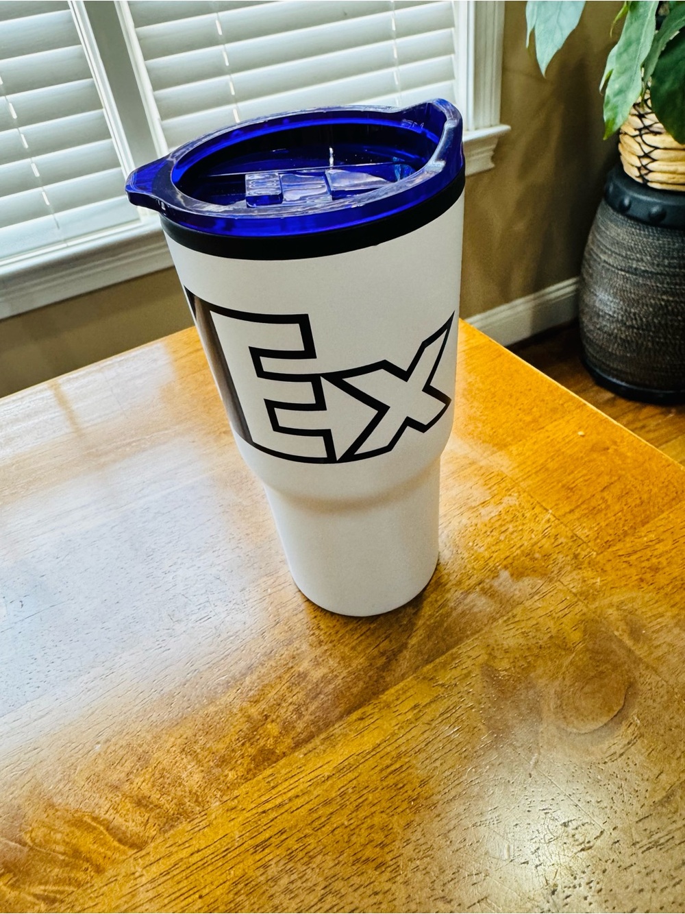 FedEx 20oz Evans Denali Tumbler White W/Purple Lid - Picture 6 of 6